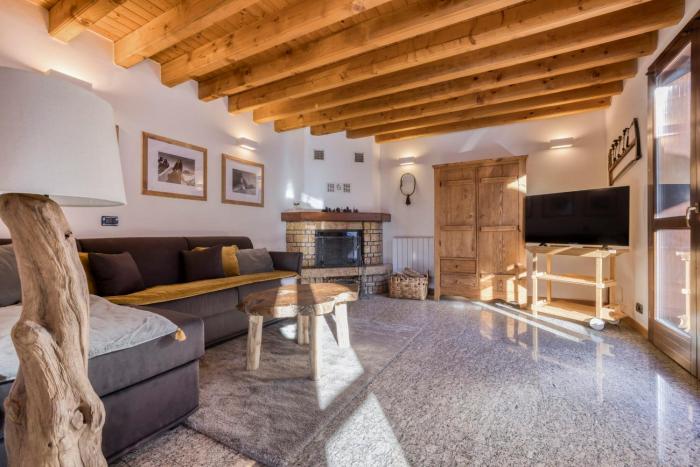 Chalet la Chouette - Intimate 2 bedroom demi-chalet ideally located