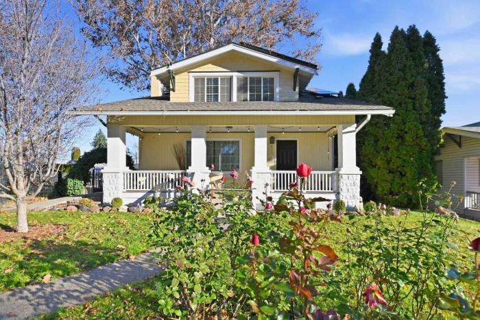 Historic Yakima Home 4BR Office Backyard Oasis