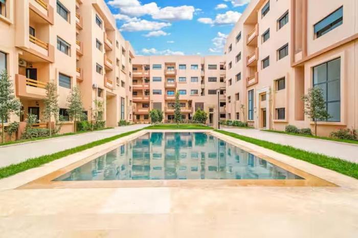 Cozy luxury apartment downtown pool wifi fiber parking