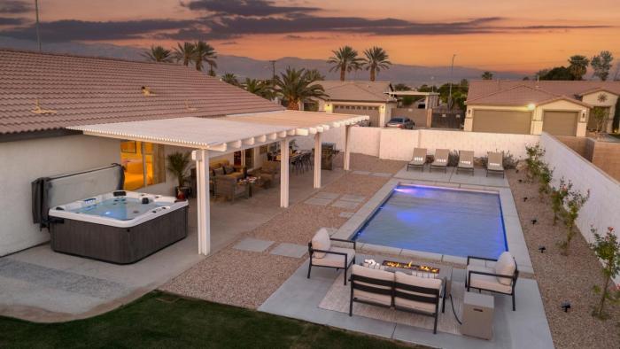 Montego by AvantStay Private Yard w Pool Hot Tub