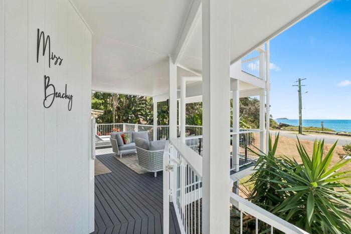 Miss Beachy - Pet-Friendly Stylish Beachfront 4BR