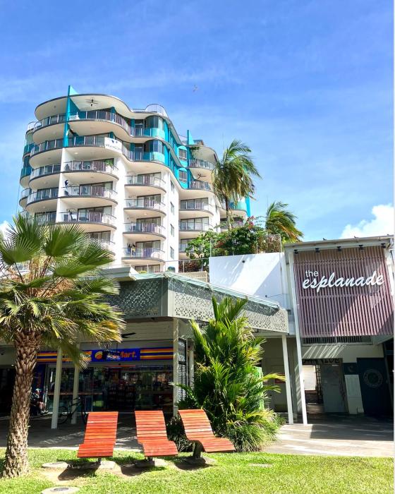 Cairns Esplanade Apartment