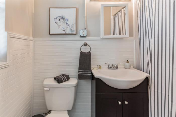 Comfortable beach front apartment in Singer Island