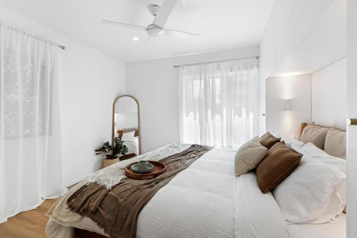 Stylish Coastal Escape, 8 min Walk to Beach