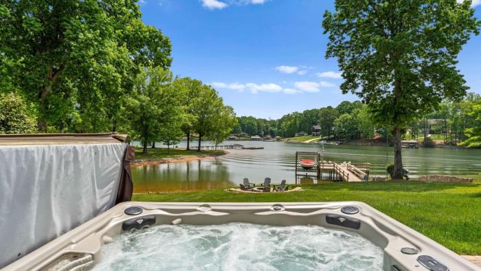 Kool Breeze by AvantStay Boat Ramp Hot Tub