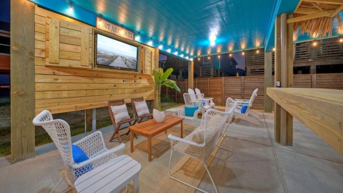 Outdoor Lounge w Bar Swing Seats Near Nature Preserve Blutopia by AvantStay