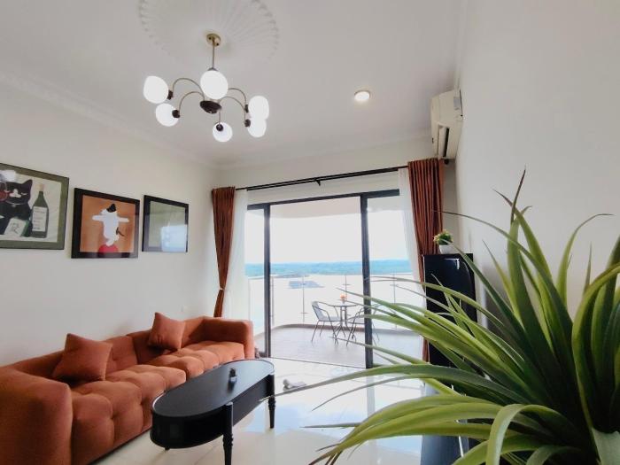 Danga Bay Beach-Side Family Getaway