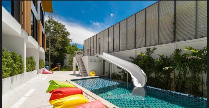 Spacious Townhouse with Pool and slide, Gym, BBQ, Kids playground