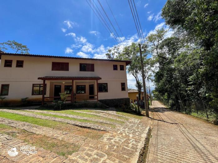 Casa completa c piscina no condomínio, 10 pessoas