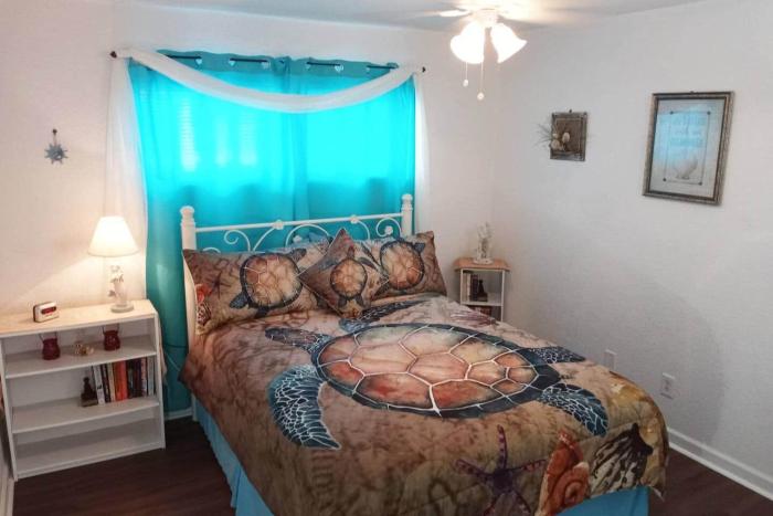 Turtles Nest Mins to the Beach Family Condo