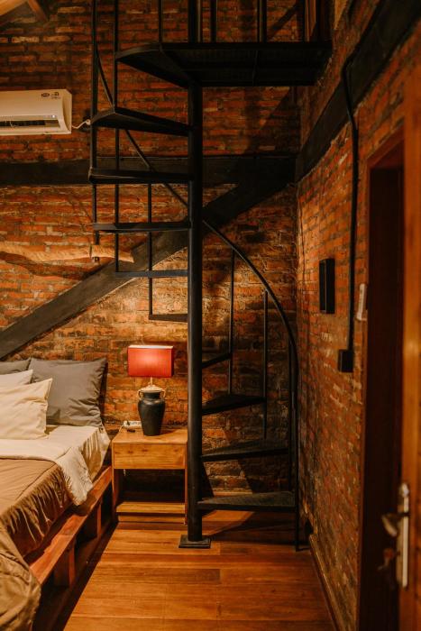 Unique Industrial Loft - 10 mins walk to Seminyak Beach