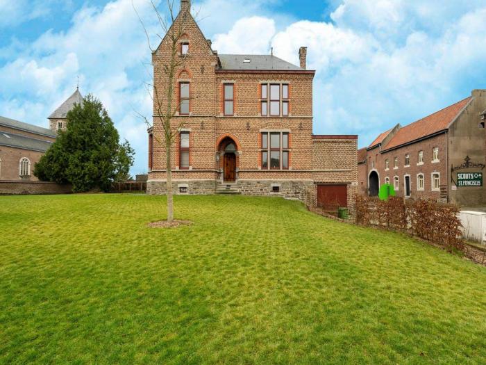 Picturesque mansion with garden in Tongeren