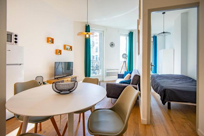 Bright Apartment Near the Old Port