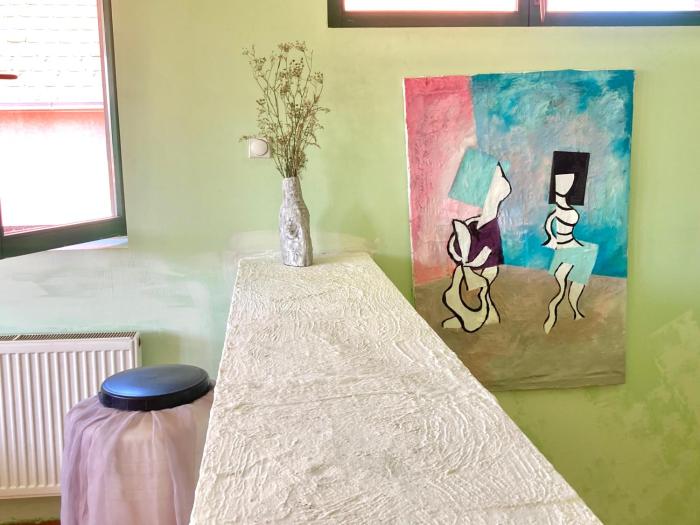 Artists Inn, large 2 bed duplex apartment, parking