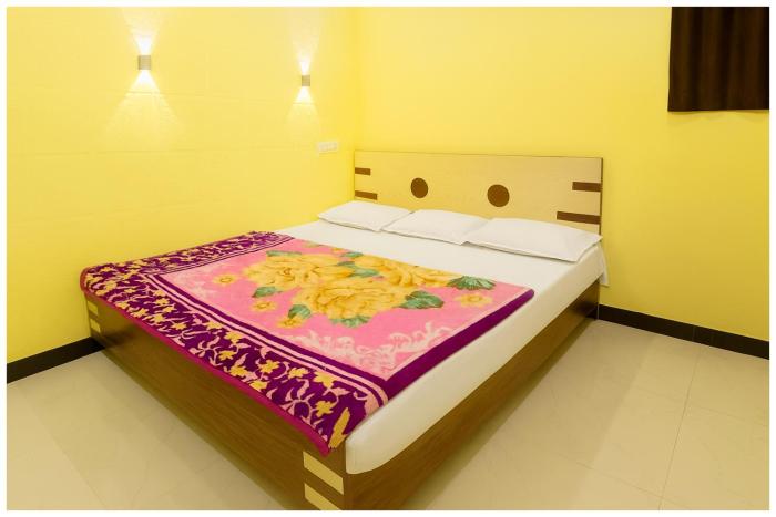 Hotel Premium IN Tulsi GH Near Shri Mahakaleshwar Jyotirlinga Temple - Fully Air Air Conditioning Rooms - Prime Location