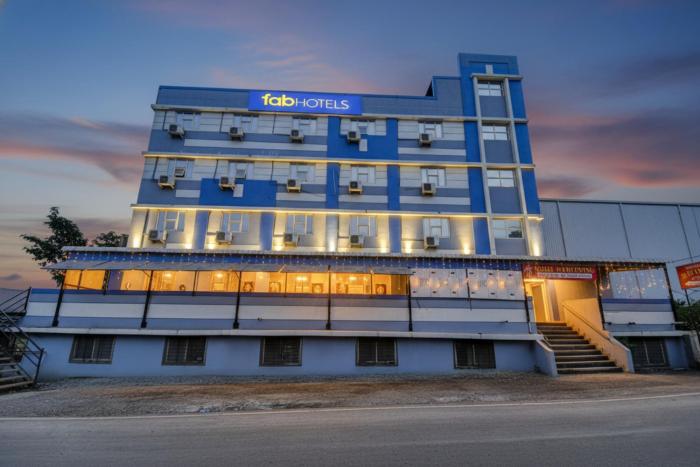 FabHotel World King