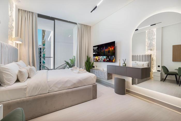 Restay Homes at Binghatti Azure - Great City Escape - Swimming Pool Access