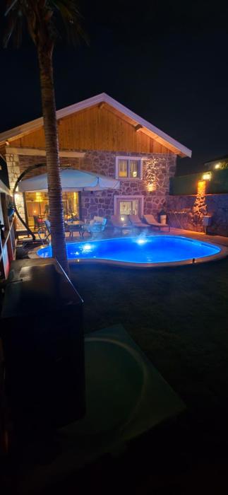 Isıtmalı Havuzlu Otantik Taş Ev