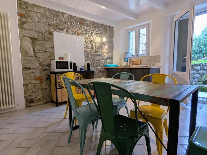 Casa colore intera casa nel borgo antico