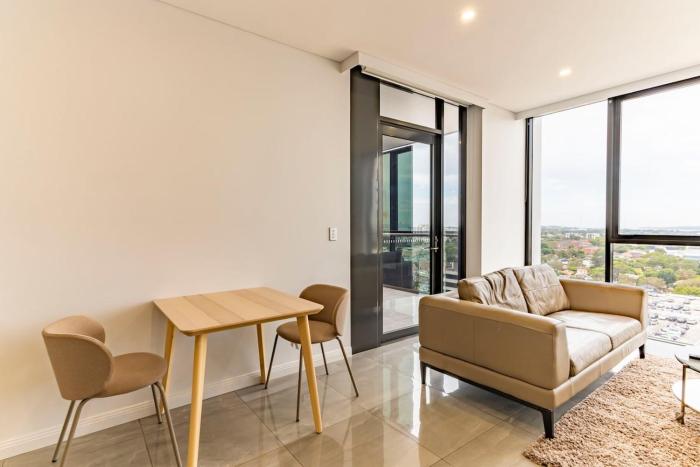 Stylish 1B with View n Parking Next to Westfield