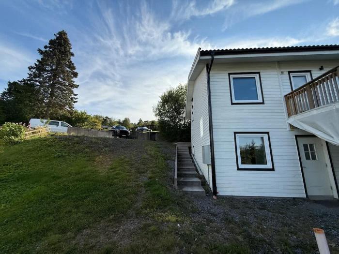 Workers Premium Villa - 8 BR - 13 Beds - 2 Kitchens - 2 Bath - Volvo