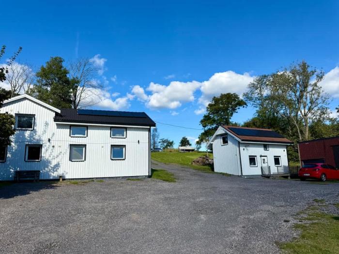 Workers Apartment - 5 BR - 1 Bath - Volvo - Parking