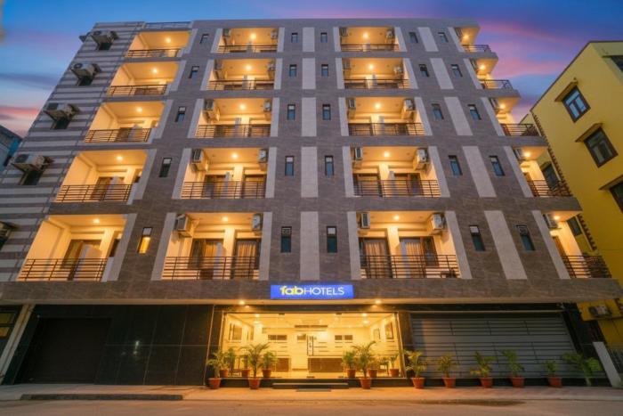 FabHotel New Silver Crown