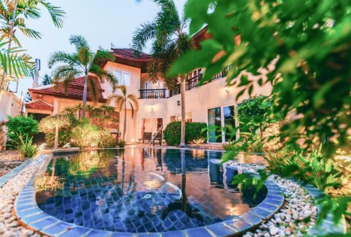 760 Sqm Semi-4Bed Lux Pool Villa near Beach