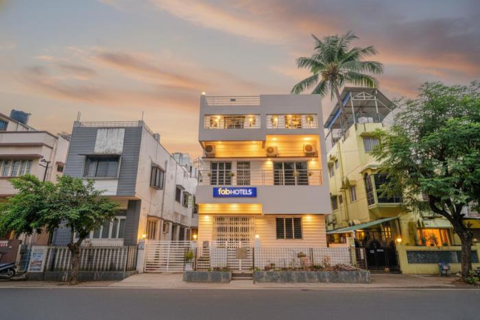 FabHotel Moon Residency