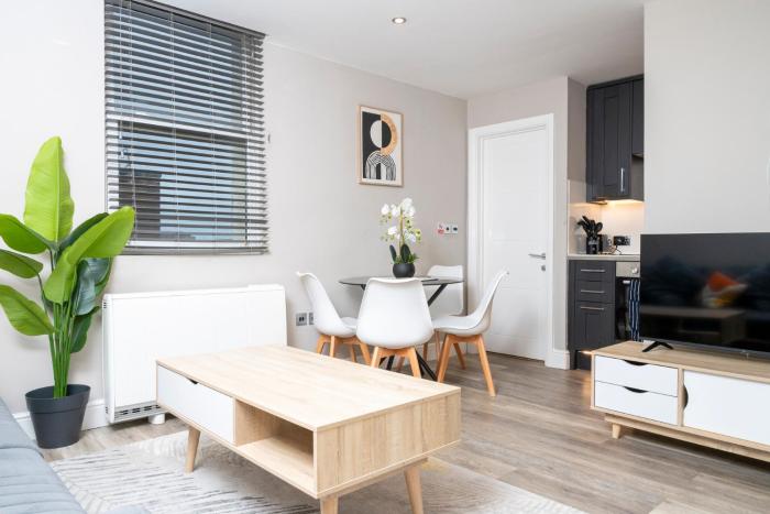 Contemporary 1BDR Brighton Flat