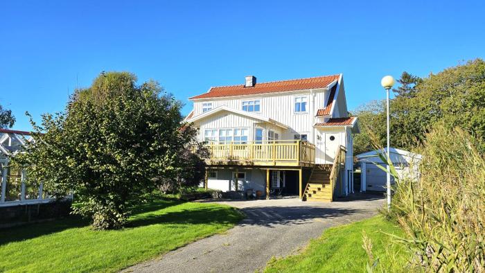 Family-friendly house close to sea & nature in Klövedal SE09145