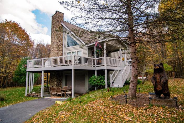 Spring Sale! Adventures Await! Hot tub-Fire Pit! Book Now!