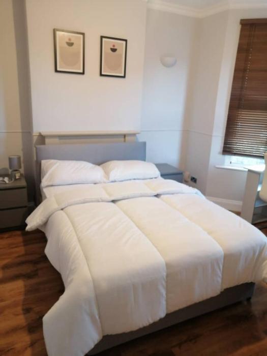 Dartford GreyChaise Apartment