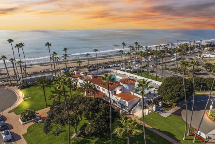 Coastal Duo Steps to Wedding Venues Beach Ole Hanson Casino