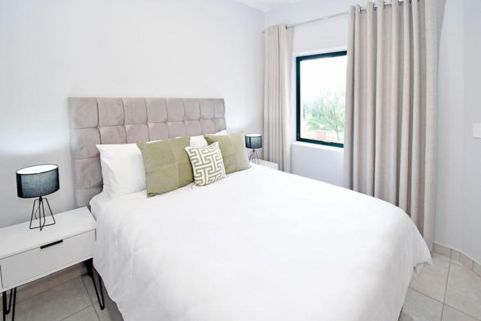 Stylish Slick 2239 Two Bedroom In Circa Illovo