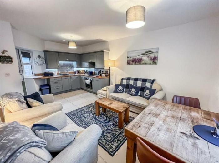 Spacious, luxury, terrace cottage with hot tub