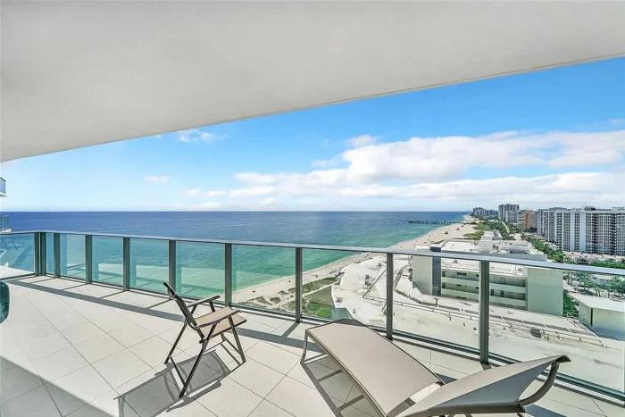 Modern Three-Bedroom Beachside Retreat With Panoramic Views