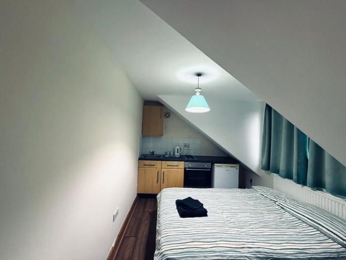 Pebbles Guest House - Flat 6