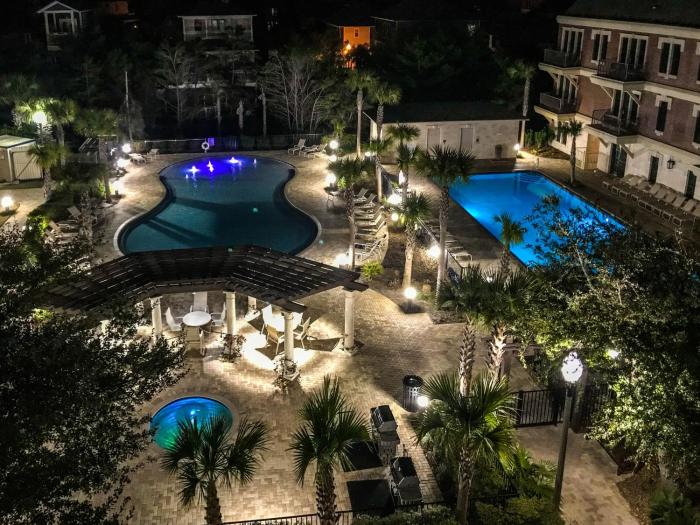 The Flipside 30A l Heated Community Pool and Hot Tub l Steps to Rosemary Beach