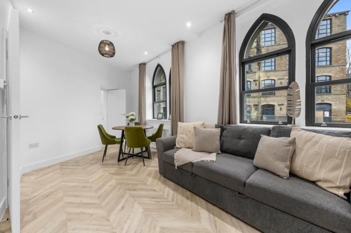 2 Bed Huddersfield Cottage Parking