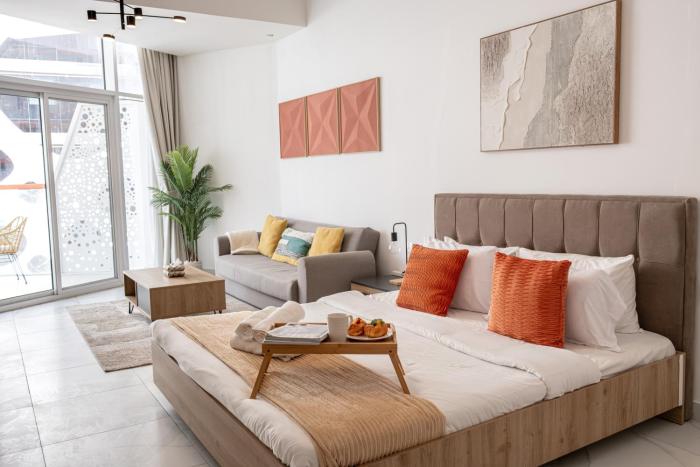 Stunning City Views and Outdoor Pool, Steps from Iconic Burj Khalifa