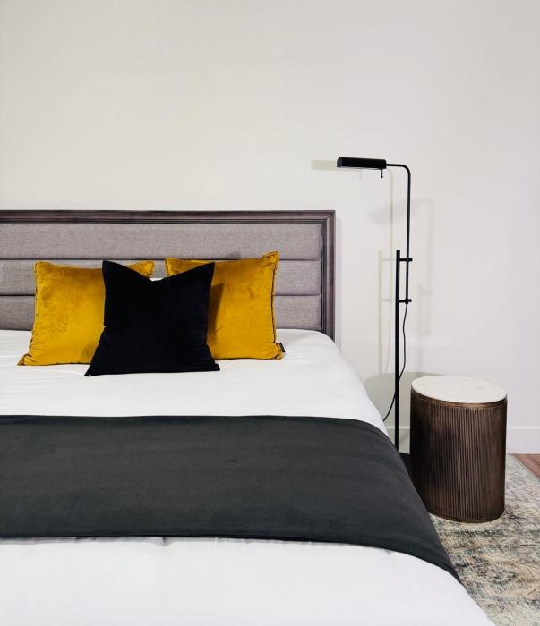 Modern King Room Private Ensuite Vancouver West