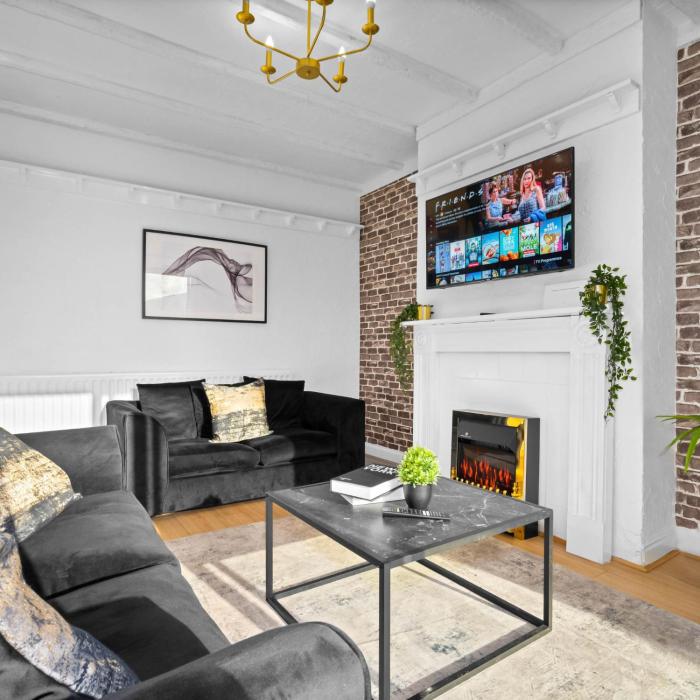 Spacious 4 Bed House - Garden - Parking - Wi-Fi Netflix 802WS