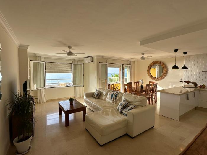 Estepona Beach Frontline Deluxe 3BR Condo