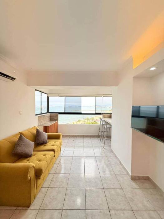 Cómodo apartamento en Lechería con vista al mar