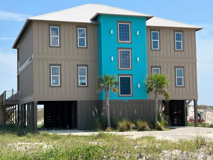 Beach Therapy by GSVR - Beachfront Home with Pool - FREE Activities and Golf