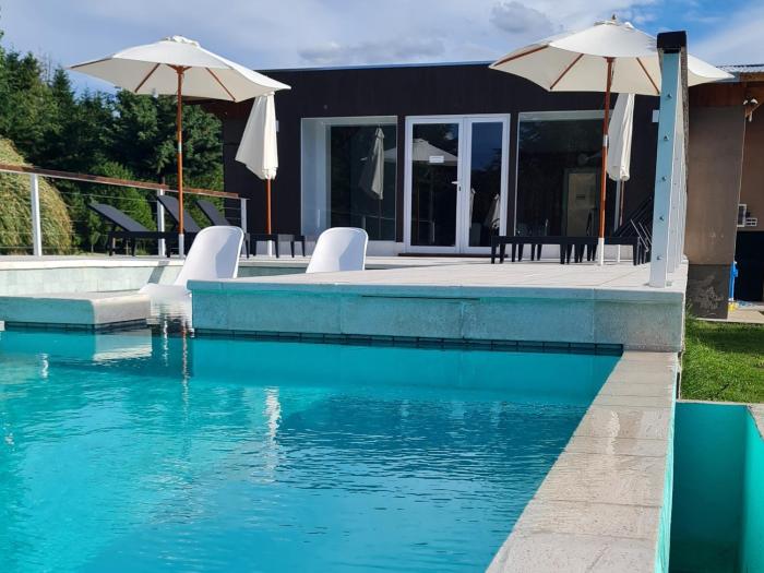 Las Nubes Piscina interior y exterior