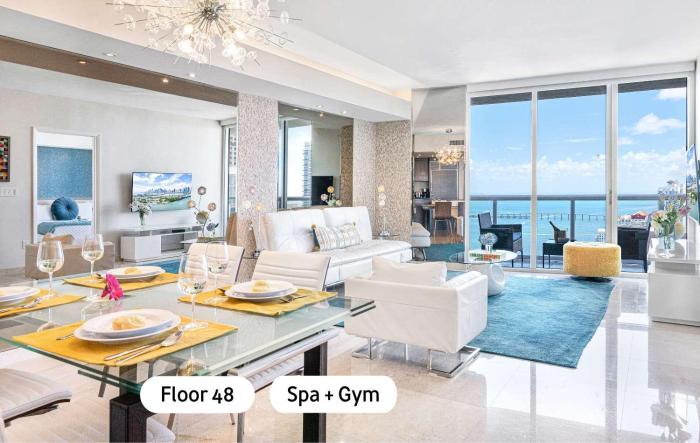 MVR - Designer Stay in Sky-High Tower