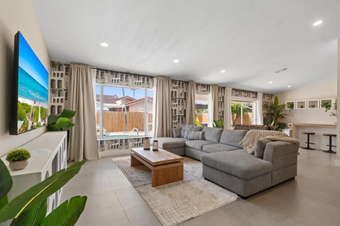 Heated Pool BBQ Spain Villa Near FIU