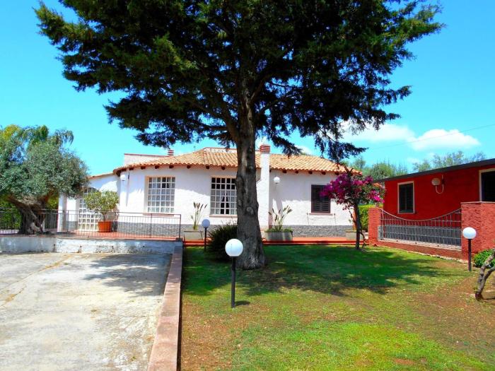 Spacious villa with a large veranda and pool